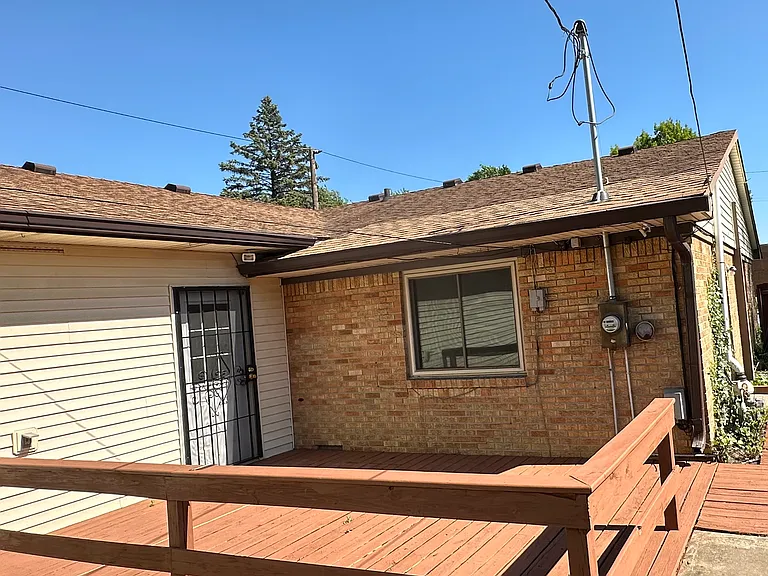 5730 E 16th St — Photo 3