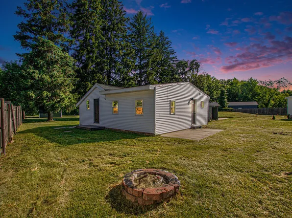 59945 Red Arrow Hwy, Hartford, MI 49057