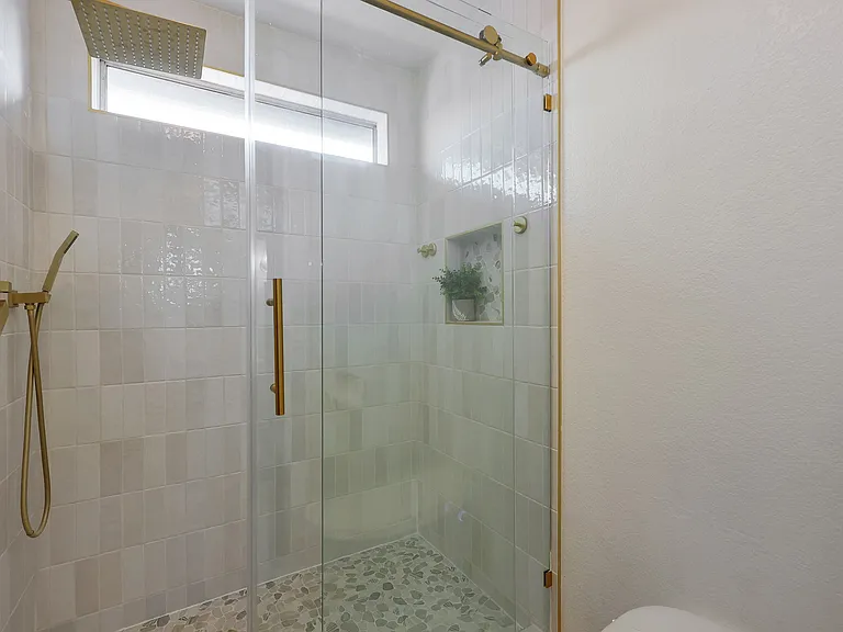 1325 E San Angelo Ave — Photo 13