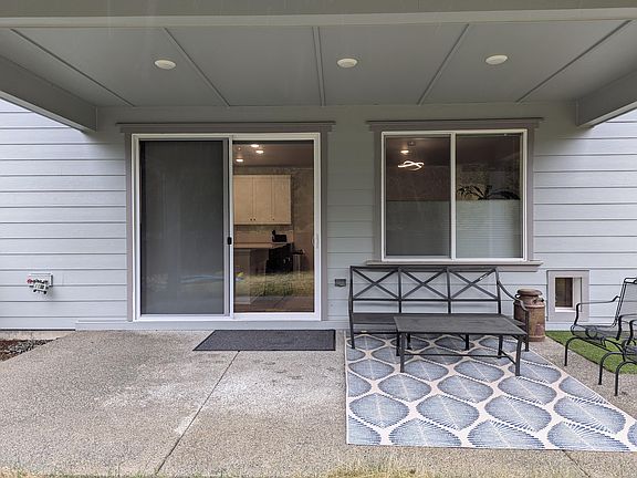 5th image of 18529 Sawgrass Dr NE