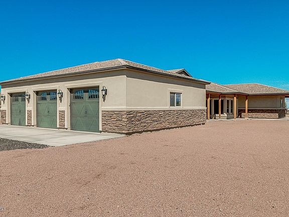 0versized 3 car garage