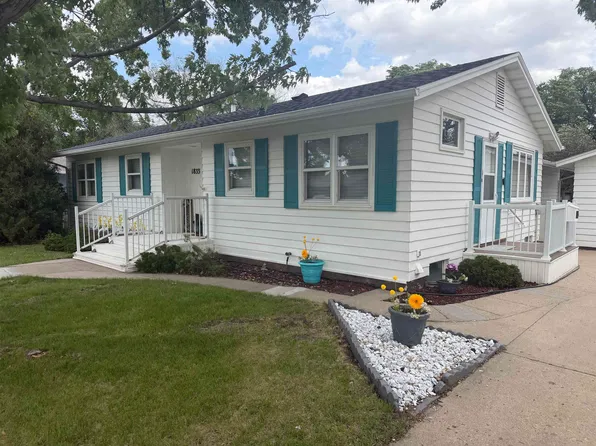 1833 7th St SW, Minot, ND 58701