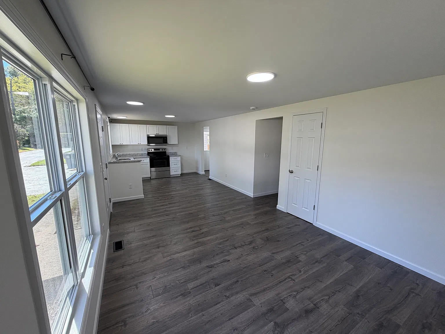 3 bed, 2.5 bath, 980 sqft, $2,100 — Photo 4