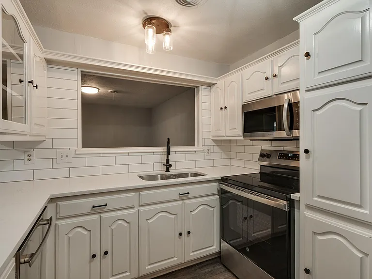3510 Kent Ln — Photo 9