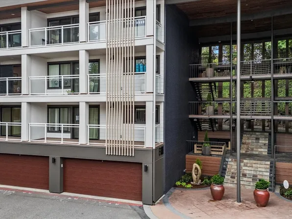 130 105th Avenue SE #108, Bellevue, WA 98004