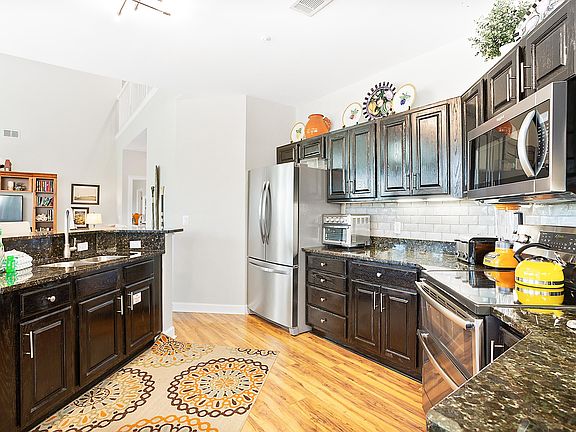 5th image of 8520 Turnberry Ct #8520