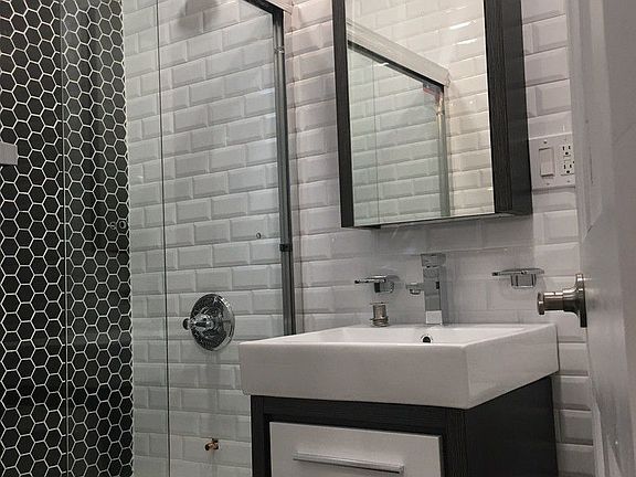3rd image of 551 W 172nd St APT 6