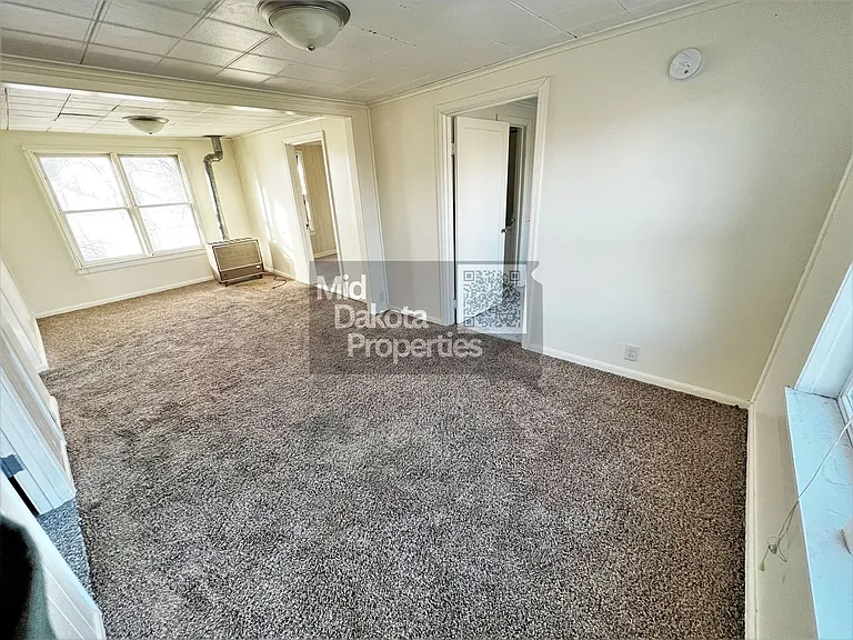 501 W 3rd Ave — Photo 3