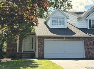 102 Berwick Ln, East Amherst, NY