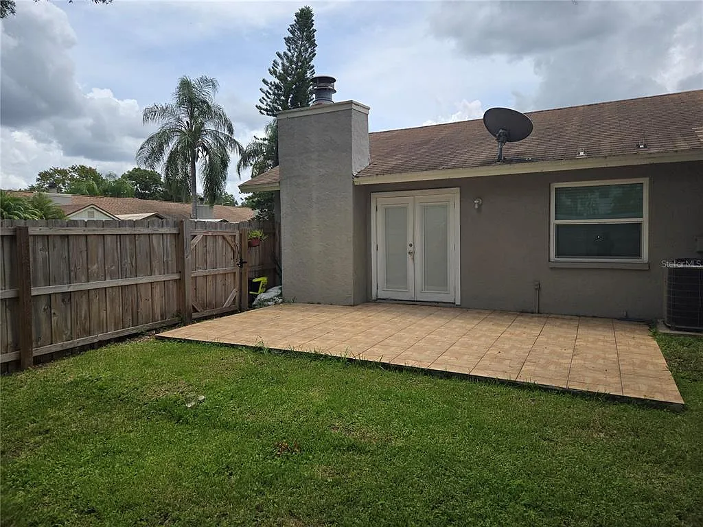 2 bed, 1.0 bath, 804 sqft, $1,900 — Photo 4