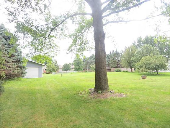 4th image of 300 Northhaven Dr