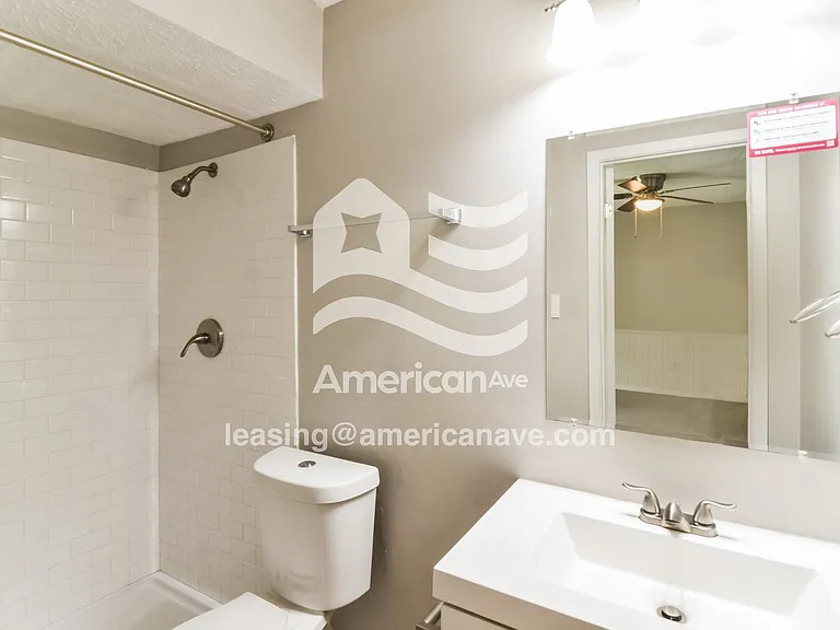 925118_012_bathroom_13934633.jpg