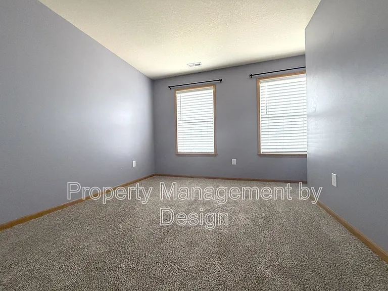1005 NE Kamies Ln — Photo 10