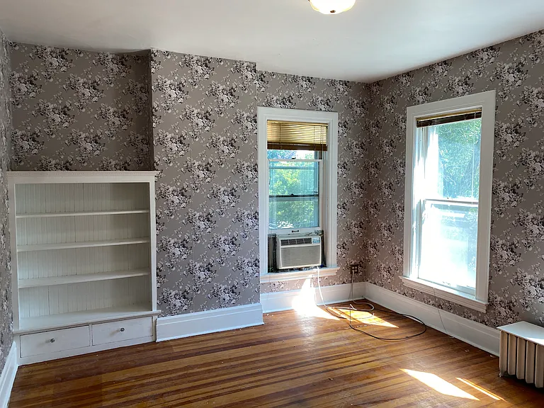 120 Center St — Photo 11