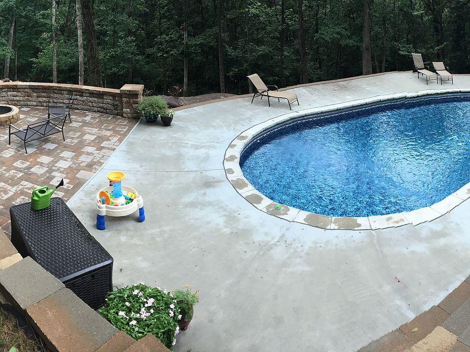 2nd image of 9211 Matthews Ln