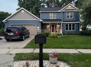 660 S Woods Edge Dr, Oregon, WI 53575