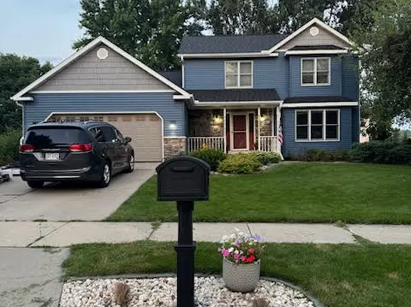 660 S Woods Edge Dr, Oregon, WI 53575