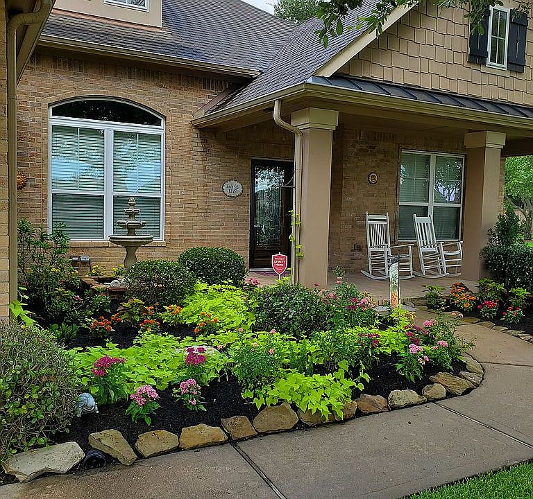 1st image of 409 Cranbrook Ln