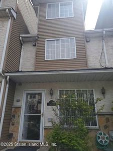 111 Long Pond Ln, Staten Island, NY, 10304