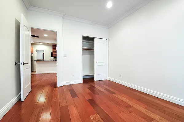 Rented by Warburg | media 4