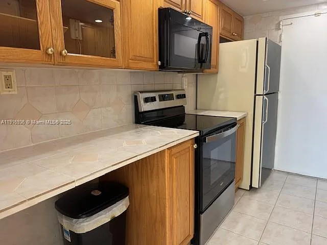 5401 Collins Ave #1512 — Photo 23