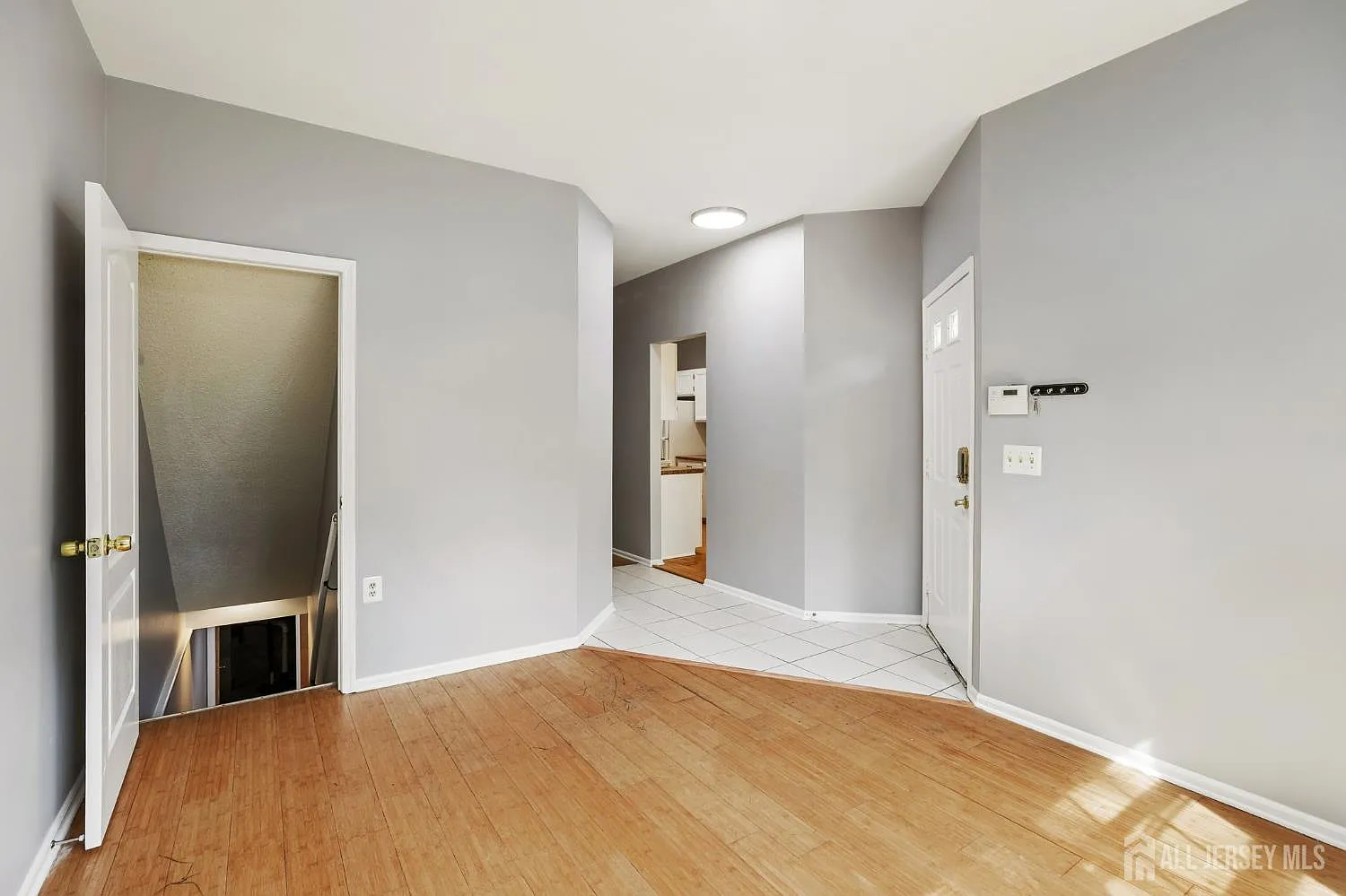 3 bed, 2.5 bath, 1510 sqft, $3,800 — Photo 3
