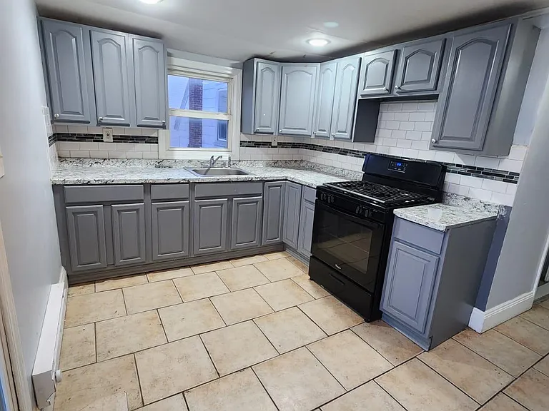 182 Dewey St #2 — Photo 1