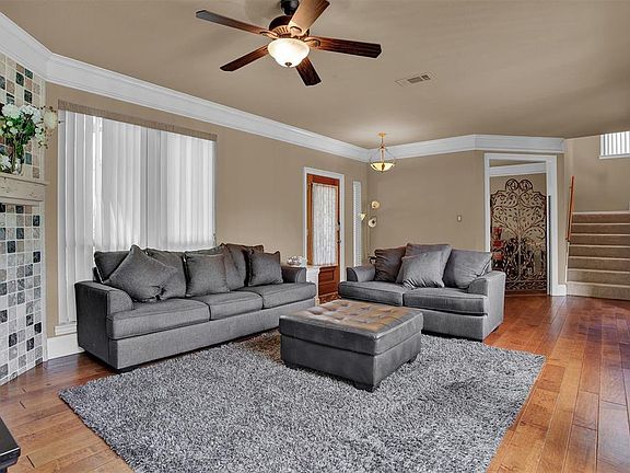 3rd image of 661 Oakdale Dr