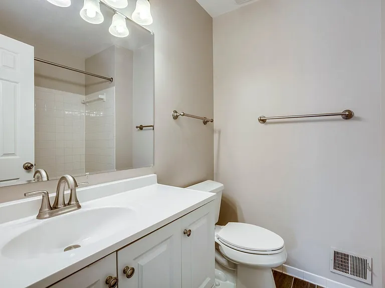 Upper level full bathroom