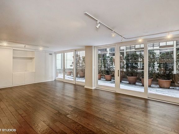 5th image of 233 E Erie St APT 910-909