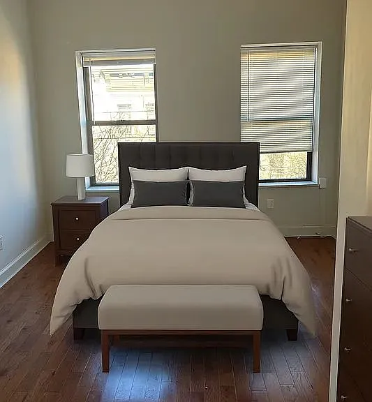504 Seneca Ave #2B — Photo 2