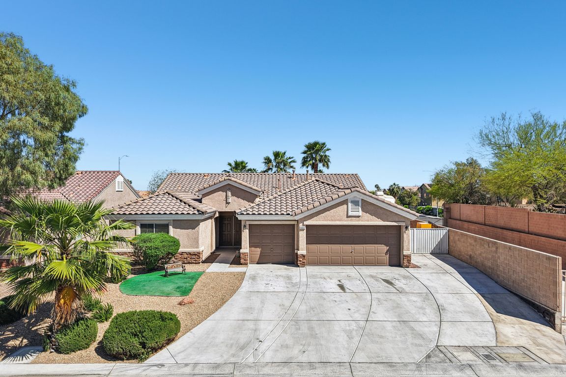 Mirage Garden St-S2503-041.jpg