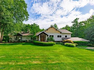 8219 Cloveridge Rd, Chagrin Falls, OH 44022