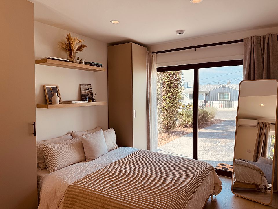 1st image of 2460 Glenrose Ave #2458