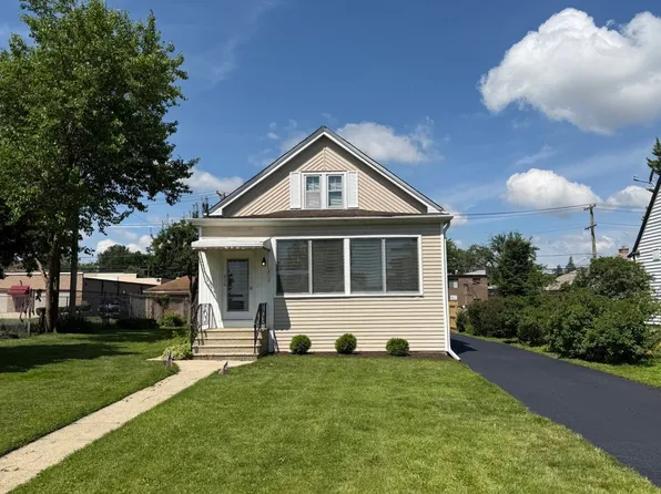 236 N Linden Ave, Westmont, IL 60559