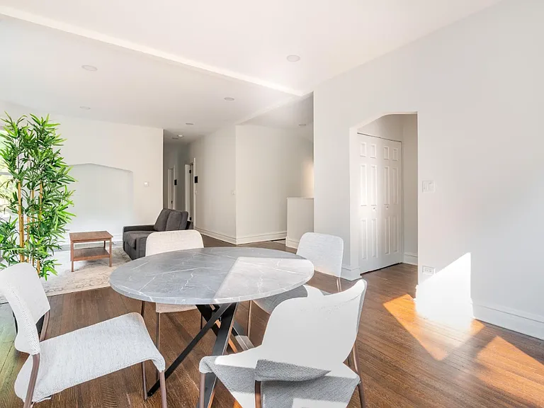 2252 N Lawndale Ave #1 — Photo 5