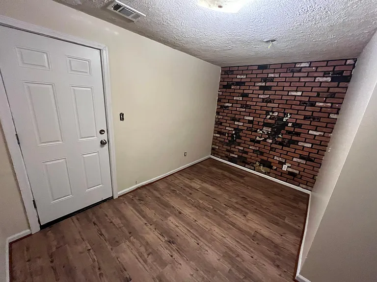 202 Virginia Ave — Photo 16