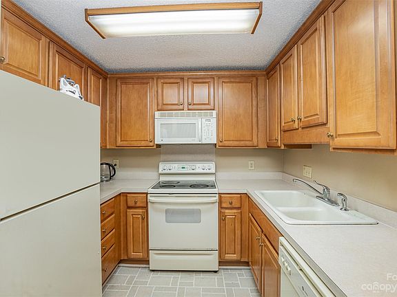 4th image of 211 Heritage Blvd Suite 601