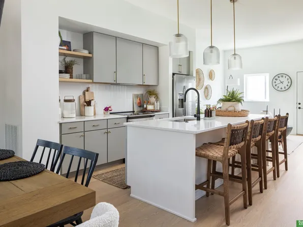 5321 Elmwood Plz, Omaha, NE 68106