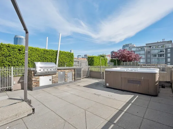 1055 Richards St #2005, Vancouver, BC V6B 0C2
