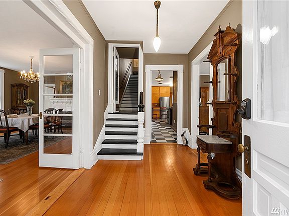 2nd image of 1304 32nd St