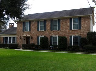 677 W Kitchen Dr, Port Neches, TX 77651