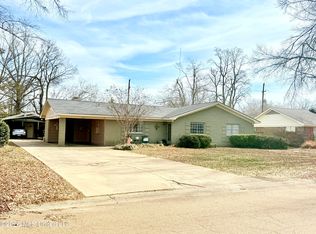 1208 Medallion Dr, Greenwood, MS 38930