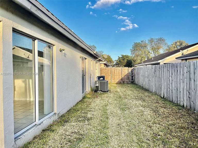 5508 NW 101st Ct — Photo 29