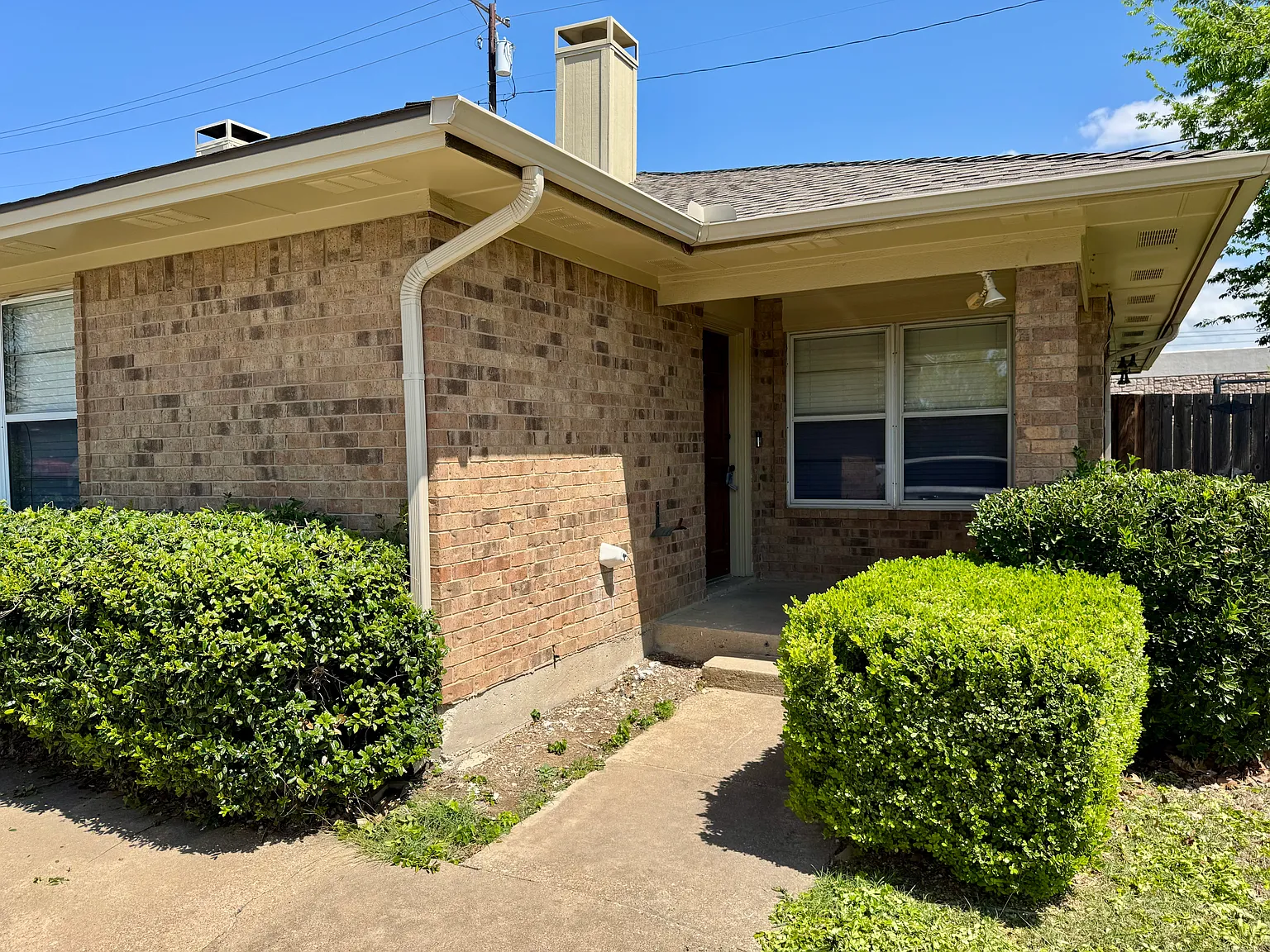 Newley Renovated 2 Bed / 1 Bath Brick Home for Rent Available May 1st! — Photo 1