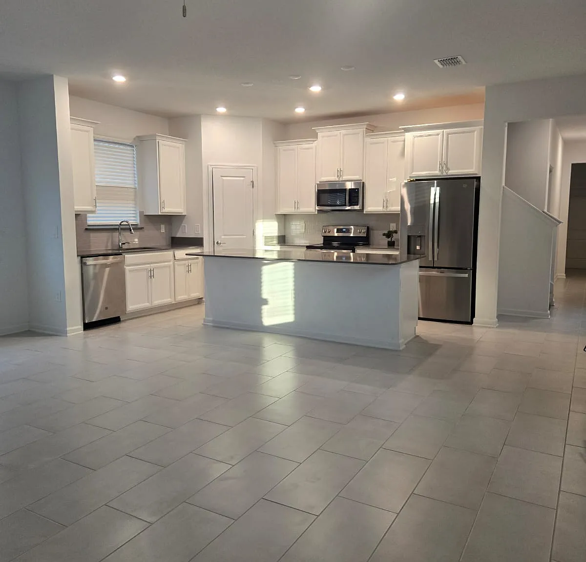 4 bed, 2471 sqft, $2,500 — Photo 4