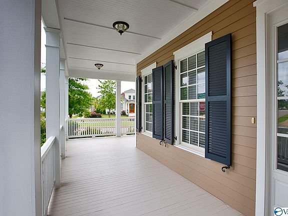 4th image of 26 College Hill Cir