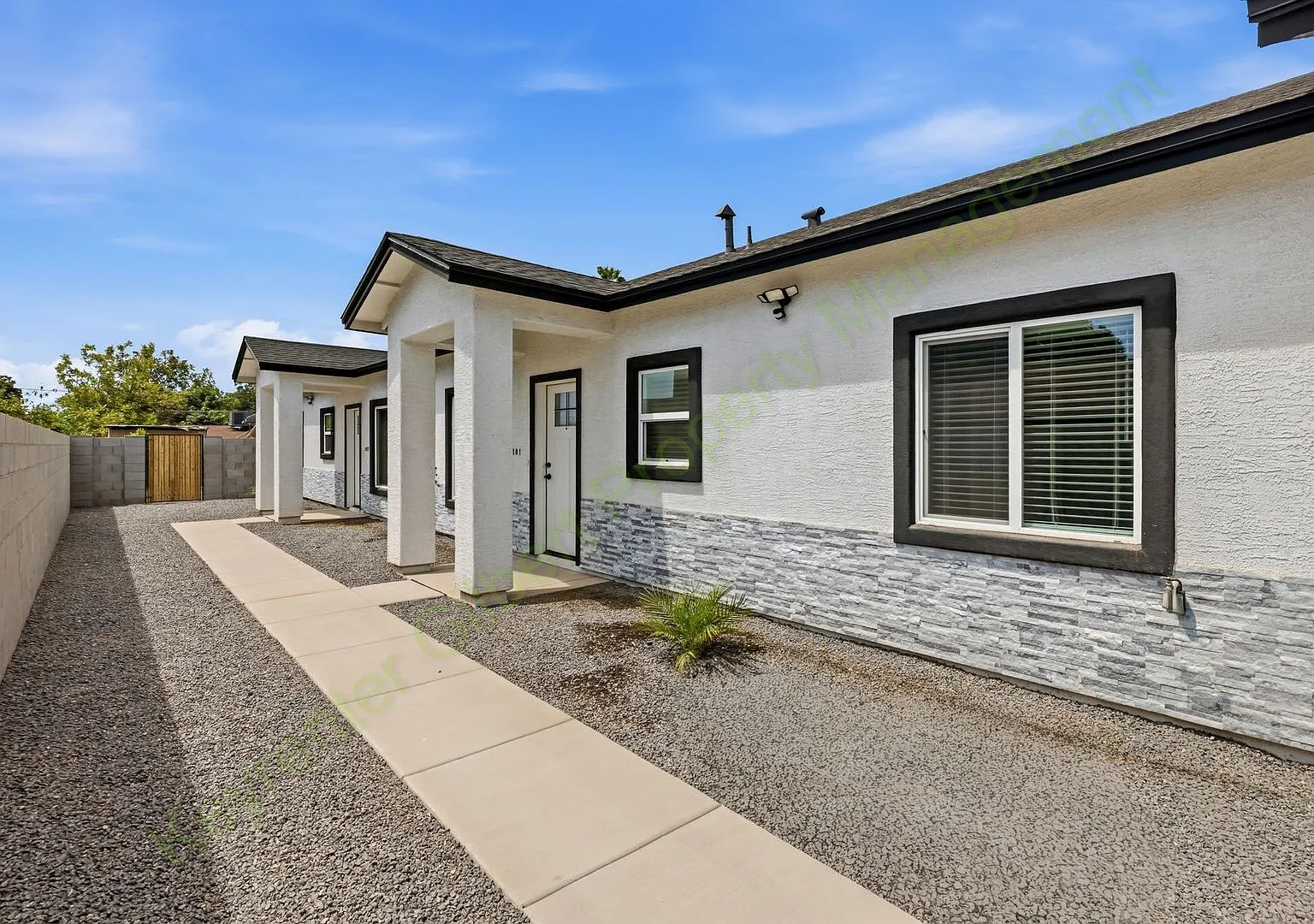Brand-New 3-Bedroom Duplex with Designer Finishes & Private Yard in Central Mesa — Photo 2