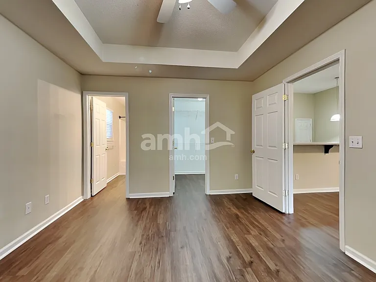 117 W Tisbury Ln — Photo 9