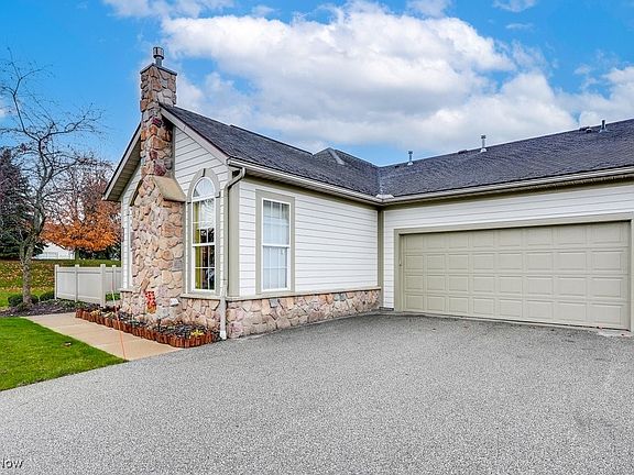 2nd image of 581 Crossings Cir